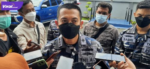 Danlanal Palembang Kolonel Laut (P) Widyo Sasongko SE M Tr Hanla beri keterangan pada awak media, Jumat (18/3/2022). Foto : viralsumsel.com/kai