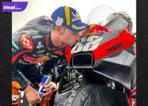 Miguel Oliveira usai finis tercepat dalam balapan Moto GP perdana di Sirkuit Internsional Mandalika, Lombok, Minggu (20/3/2022). Foto : ig moto gp