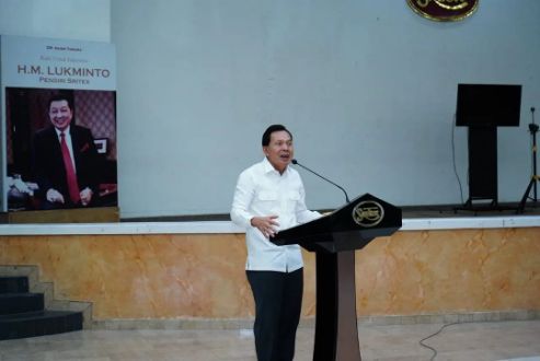 Walikota Prabumulih, H Ridho Yahya melepas ratusan peserta pelatihan kerja ke PT.Sri Rejeki Isman. Foto : viralsumsel.com/jamal