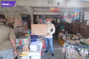 Anggota Komisi II DPRD Babel melakukan sidak ke sejumlah toko kelontong dan toko retail di sekitar pasar Kite Sungailiat, Kabupaten Bangka, Jumat (4/3/2022). Foto : viralsumsel.com/ion