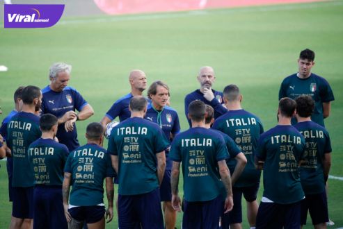 Pelatih Kepala Timnas Italia, Roberto Mancini pimpin latihan pemain jelang hadapi Makedonia. Foto : footballitaliano