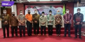 Foto bersama Wakil Bupati PALI Sumarjono, asisten II, staf ahli, kepala Bappeda serta perwakilan kepala OPD. Foto : viralsumsel.com/eko