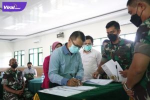 Dekan Ilmu Komputer UBD, Dedi Syamsuar MIT PhD di sela kegiatan MoU dan MoA serta Penutupan pelatihan pembuatan aplikasi kepada prajurit TNI di lingkungan Korem 044/Gapo, Rabu (23/3/2022). Foto : viralsumsel.com