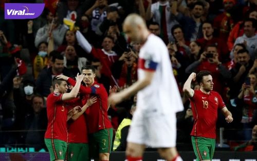 Para pemain Portugal selebrasi usai menciptakan gol ke gawang Turki. Foto : google