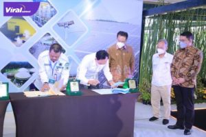 Walikota Prabumulih, Ir. H. Ridho Yahya MM serah terima dan naskah hibah pada acara "Penandatanganan Naskah Hibah dan Berita Acara Serah Terima Barang Milik Negara di lingkungan Direktorat Jenderal Energi Baru, di Hotel Royal Ambrrukmo Yogyakarta, Rabu (23/3/2022). Foto : viralsumsel.com/mal
