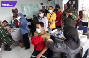 Pelayanan Vaksinasi mobile yang diselenggarakan Kodim 0402/Oki bekerjasama dengan PT. Sinar Mas di Kantor Fire Base Sungai Baung, OKI, Selasa (29/03/2022). Foto : viralsumsel.com/fir