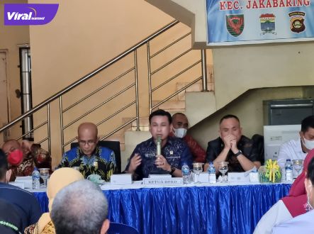 Ketua DPRD Kota Palembang Zainal Abidin berikan kata sambutan dalam reses tahap 1 DPRD Palembang Dapil VI di Kecamatan Jakabaring, Rabu (30/3/2022). Foto : viralsumsel.com/nto