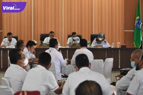 Sekda OKI, H Husin, SPd, MM, MPd, memimpin Rapat Koordinasi OPD di Lingkungan Kabupaten Ogan Komering Ilir di Tahun 2022, Rabu (2/3/2022). Foto : istimewa