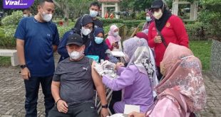 Antusias masyarakat mengikuti vaksinasi dan pengobatan gratis di Lubuklinggau. Foto : viralsumsel.com/min
