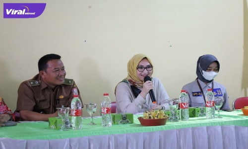 Amaliah Sobli S.Kg, M.B.A Anggota DPD RI saat reses di Desa Merah Mata, Banyuasin. Foto : viralsumsel.com/ion