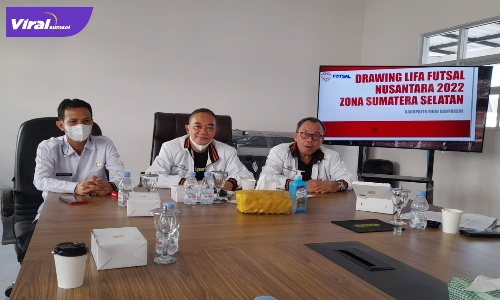 Ketua AFP Sumsel Ir Islah Taufik Effendy M.Si saat pimpin technikal meeting dan drawing di Kantor Dinas Perkebunan Muba, Sekayu, Kabupaten Musi Banyuasin (Muba), Rabu (9/3/2022). Foto : viralsumsel.com/ion