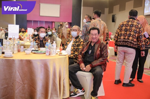 Anwar Fuadi Aktris Senior Indonesia Aseli Wong Palembang ssat melaunching di Ballrom hotel The Zuri, Kamis (10/3/2022). Foto : Viralsumsel/Nto