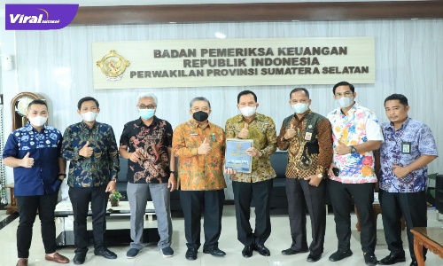 Walikota Prabumulih Ir.Ridho Yahya MM menghadiri acara Penyerahan Laporan Hasil Pemeriksaan Atas Laporan Keuangan Pemerintah Kota Prabumulih TA 2021, Jumat (11/3/2022). Foto : viralsumsel/com/mal