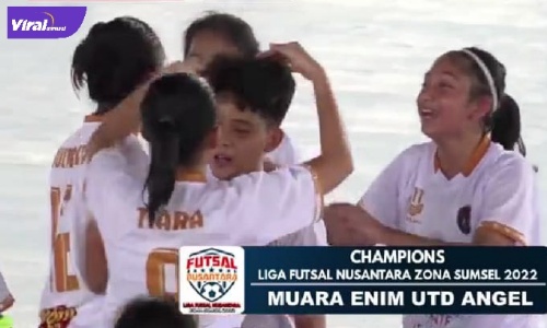 Selebrasi para pemain Muara Enim United Angel usai mengalahkan Alive di Partai Final Linus Futsal Sumsel 2022. Foto : viralsumsel.com