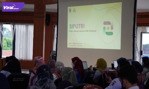 Asisten Bidang Administrasi Umum Setda OKI, Hj. Nursula, S. Sos pada sosialisasi aplikasi SIPUTRI di ruang Rapat Bende Seguguk 1, Kamis, (17/3/2022). Foto : viralsumsel.com/firman