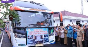 Walikota Prabumulih, H Ridho Yahya melepas ratusan peserta pelatihan kerja ke PT.Sri Rejeki Isman (Sritex) di Kota Sukoharjo, Jawa Tengah, Selasa (15/3/2022). Foto : viralsumsel.com/jamal