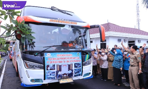 Walikota Prabumulih, H Ridho Yahya melepas ratusan peserta pelatihan kerja ke PT.Sri Rejeki Isman (Sritex) di Kota Sukoharjo, Jawa Tengah, Selasa (15/3/2022). Foto : viralsumsel.com/jamal