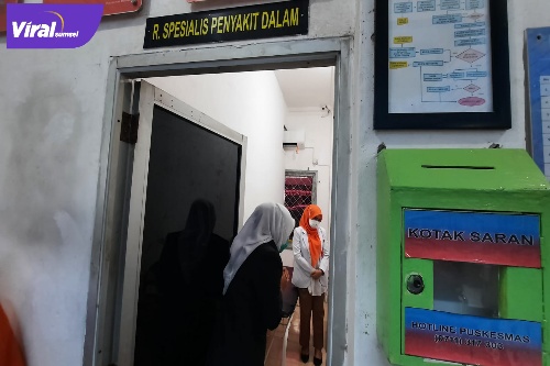 Wakil Walikota Palembang Fitrianti Agustinda tinjau Puskesmas Jalan Merdeka, Senin (21/3/2022). Foto : viralsumsel.com/nto