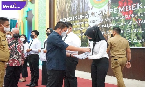 Gubernur Sumsel H Herman Deru pada pengukuhan 220 TPPPP  di  Asrama Haji Palembang, Selasa (22/3/2022) siang. Foto : viralsumsel.com/win Gubernur Sumsel H Herman Deru pada pengukuhan 220 TPPPP di Asrama Haji Palembang, Selasa (22/3/2022) siang. Foto : viralsumsel.com/win