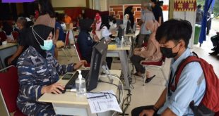 TNI Angkatan Laut (Lanal) Palembang bersinergi dengan Polda Sumsel menggelar serbuan vaksinasi booster di Aula serba guna PT. Pusri Palembang, Foto : Viralsumsel