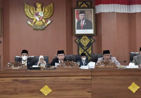 Pimpinan DPRD Ogan Ilir Rapat Paripurna VI  Tahun Sidang 2022 dalam rangka Pembahasan LKPJ Bupati Ogan Ilir Tahun Anggaran 2021, Jumat (1/4/2022). Foto : viralsumsel.com/jun