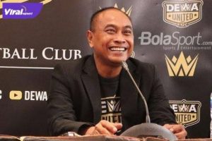 Kas Hartadi saat jadi pelatih Dewa United dikaitkan dengan Sriwijaya FC. Foto : net