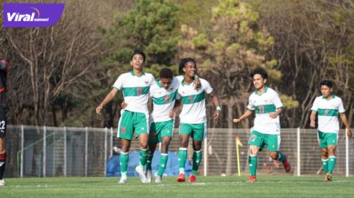 Para pemain Tim Nasional Indonesia U-19 selebrasi usai kalahkan Pohang Steelers FC 2-0 saat uji coba di Korea Selatan, Rabu (6/4/2022). Foto : pssi