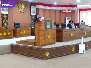 Asisten II Setda Ogan Ilir Bidang Perekonomian dan Pembangunan, Drs. M Nursamsu Alamsyah M.M hadiri Rapat Paripurna VIII DPRD Kabupaten Ogan Ilir Tahun Sidang 2022, Selasa, (05/04/2022). Foto : viralsumsel.com/jun