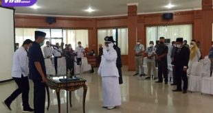 Pelantikan Rumidah Kades terpilih Desa Bukit Batu Kecamatan Air Sugihan Rumidah resmi dilantik oleh Wakil Bupati OKI HM Dja'far Shodiq, Kemarin (6/4/2022). Foto : viralsumsel.com/fir