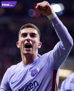 Ferran Torres pemain Barcelona selebrasi usai cetak gol ke gawang Eintracht Frankfurt di Commerzbank Arena, Jerman, Jumat (8/4/2022) dinihari. Foto : ig