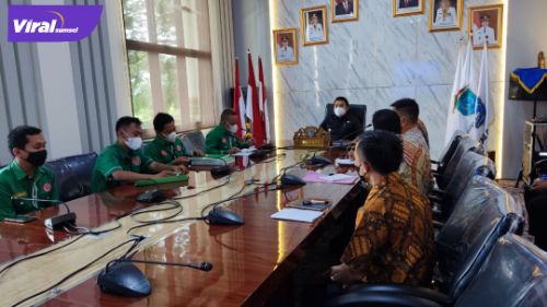 Bupati Ogan Ilir, Panca Wijaya Akbar S.H menyambut baik audiensi Pos Bantuan Hukum Advokat Indonesia di Ruang Rapat KPR Tanjung Senai, Indralaya, Kamis (7/4/2022). Foto : viralsumsel.com/jun