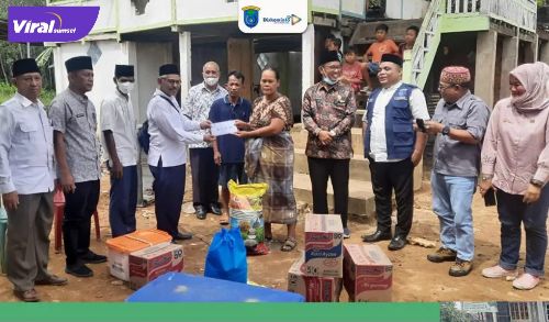 Pemkab bersama Badan Amil Zakat Nasional Kabupaten Ogan Komering Ilir bergerak responsif membantu Husin bin M. Zen Warga Desa Secondong, Kecamatan Pampangan yang menjadi korban kebakaran. Foto : viralsumsel.com/fir