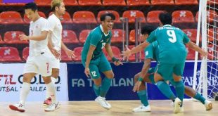 Para pemain Timnas Futsal Indonesia selebrasi usai cetak gol ke gawang Myanmar di Stadion Indoor Huamark, Bangkok Thailand, Jumat (8/4/2022). Foto : pssi