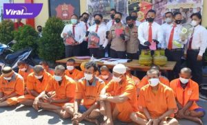 Sebanyak 28 pelaku diamankan Polres OKI dalam Operasi Sikat Musi 2022 selama 14 hari. Para pelaku dihadirkan dalam press rilis, Senin (11/4/2022). Foto : viralsumsel.com/fir