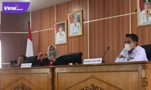 epala Dinas Lingkungan Hidup Kabupaten OKI melalui Sekretaris Dinas, M. Denin pada rakor yang digelar di Kantor Bupati OKI, Kamis, (14/4/2022). Foto : viralsumsel.com/fir