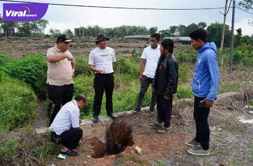 Ketua Komisi III DPRD Babel serta sejumlah Anggota tinjau Kecamatan Kelapa, Kabupaten Bangka Barat, Kamis, (14/4/2022). Foto : viralsumsel.com/ion