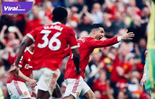 Penyerang Manchester United Cristiano Ronaldo selebrasi usai cetak gol ke gawang Norwich City. MU menang dengan skor tipis 3-2 di Old Trafford, Manchester, Inggris, Sabtu (16/4/2022) malam. Foto : ig