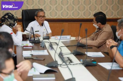 Sekda Sumsel Ir. S.A Supriyono menerima kedatangan PT. Panah Perak Megasarana di Ruang Rapat Setda Prov. Sumsel, Rabu, (20/4/2022). Foto : viralsumsel.com/win