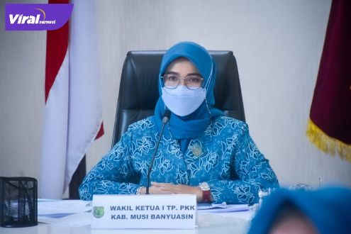 Wakil Ketua I Tim Penggerak PKK Musi Baba Susy Imelda Beni menjadi narasumber pada webinar edisi ke-4 TP-PKK mendukung program nasional penurunan stunting dan peningkatan sanitasi lingkungan, Rabu (20/4/2022). Foto : viralsumsel.com/dev