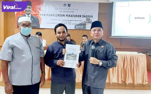 Anggota DPRD Babel, Aksan Visyawan, ST,.MH, usai menyampaikan paparan pada kegiatan penyebarluasan peraturan daerah No.6 Tahun 2019 tentang Keterbukaan Informasi Publik (KIP), di Hotel Dragon Kecamatan Belinyu Kabupaten Bangka, Sabtu (23/4/2022). Foto : viralsumsel.com/ion