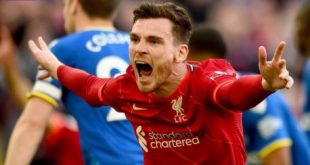 Andy Robertson penyerang Liverpool selebrasi usai bobol gawang Everton. Liverpool menang dengan skor 2-0 dalam derby Merseyside di Stadion Anfield, Liverpool, Inggris, Senin (25/4/2022) dini hari tadi. Foto : ig liverpool