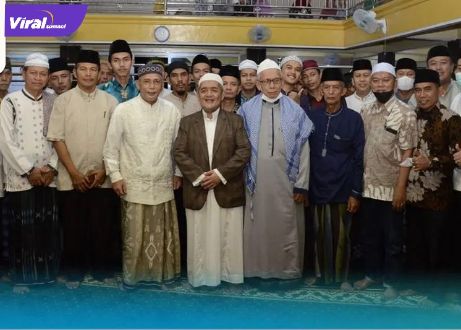Bupati Kabupaten Ogan Komering Ilir (OKI), H. Iskandar, SE menghadiri acara peringatan Nuzulul Qur'an di Masjid Al-Furqon, Desa Celikah, Kecamatan Kota Kayuagung, Senin Malam (26/4/2022). Foto : viralsumsel.com/fir