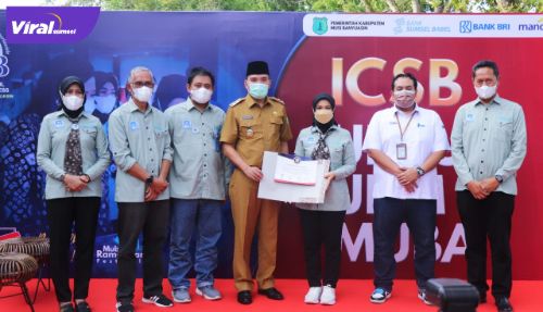 Plt Bupati Muba Muba dalam acara Ramadhan Festival di halaman depan Gedung Rumah Gambo Muba Kecamatan Sekayu, Senin (25/4/2022). Foto : viralsumsel.com/dev