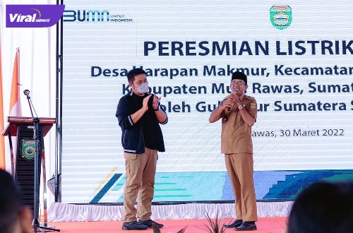 Gubernur Herman Deru besama dengan Bupati Musi Rawas, Hj Ratna Mahmud dan General Manager PT. PLN (Persero) Unit Induk Wilayah Sumsel dan Jambi, Bambang Dwiyanto pada Rabu (30/3/2022). Foto : viralsumsel.com/win