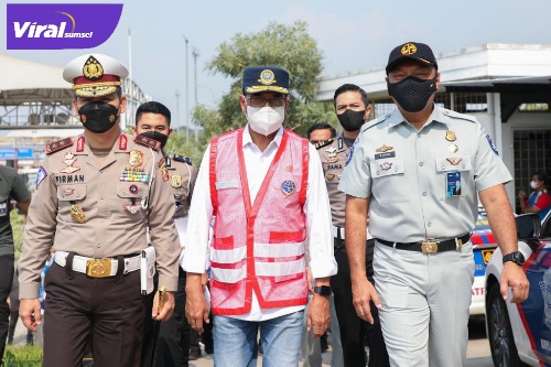 Direktur PT Jasa Raharja Rivan Purwantono saat Mendampingi Kemhub Budi Karya Sumadi. Foto : Viralsumsel