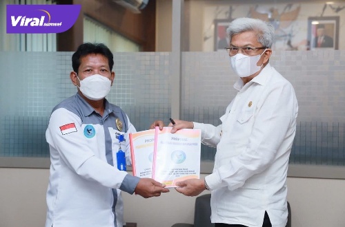 Wakil Gubernur Sumsel H. Mawardi Yahya menerima audiensi Forum Pendamping Usaha Masyarakat Putra Putri Sriwijaya Sumsel, di ruang kerjanya, Selasa (26/4/2022). Foto : viralsumsel.com/win