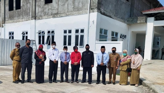 Bupati PALI, Ir H Heri Amalindo MM dan Wakil Bupati PALI, Drs Soemarjono tinjau proses pembangunan RSUD PALI. Foto : viralsumsel.com/eko
