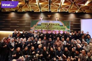 Gubernur Sumsel H Herman Deru pada Reuni Akbar temu kangen dan Halal Bilhalal Lintas Fakultas dan Angkatan Alumni Universitas Muhammadiyah Palembang di Hotel Aston, Sabtu (7/5/2022). Foto : viralsumsel.com/win