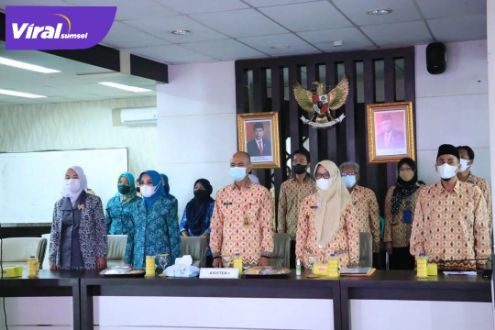 Asisten 1 Pemerintah Kota Prabumulih Bidang Pemerintahan dan Kesra, Drs. Aris Priadi, SH, M.Si mengikuti Apel Siaga Tim Pendamping Keluarga Nusantara Bergerak Secara Virtual di Ruang Rapat Lantai 1 Pemerintah Kota Prabumulih, Kamis (12/5/2022). Foto : viralsumsel.com/mal