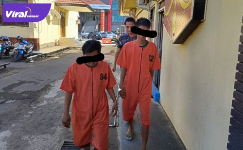 Dua tersangka pelaku pencurian AC di kantor UPTD laboratorium konstruksi di Kelurahan Karya Baru, Kecamatan Alang - alang Lebar diamankan Anggota Subdit III Jatanras DitreskrimumPolda Sumsel. Foto : viralsumsel.com/kai